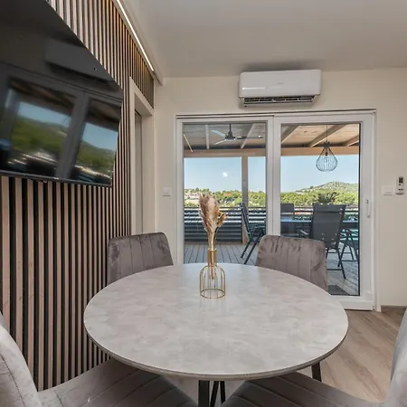 Luna Mare Boutique House 펜션 *